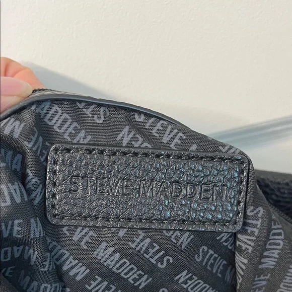 Steve Madden Black Crossbody Bag with Metal Nameplate - Picture 3 of 8